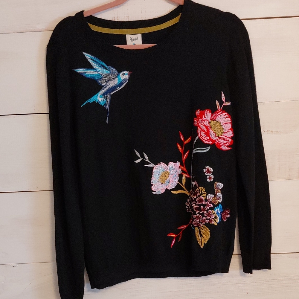 Yuni lightweight Black Sweater with Floral and Bird Design M